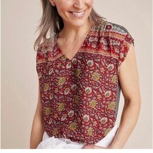Womens Short Sleeve Floral V-Neck Tee in Red